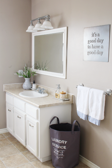 Keeping your bathroom tidy and organized doesn't involved that much other than expired beauty products and excessive toiletries