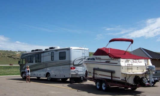 Things you should consider when buying a towable boat for your Carefree RV lifestyle