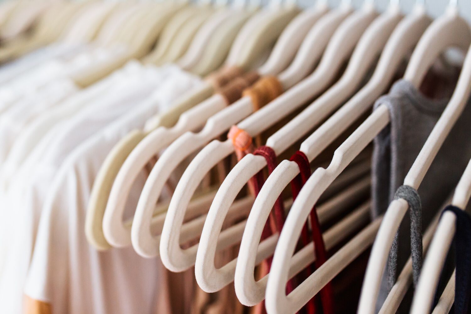 How to declutter the clothes in your closet