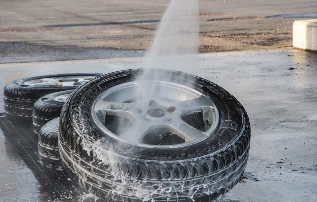 Mistakes to avoid while cleaning car wheels and tires