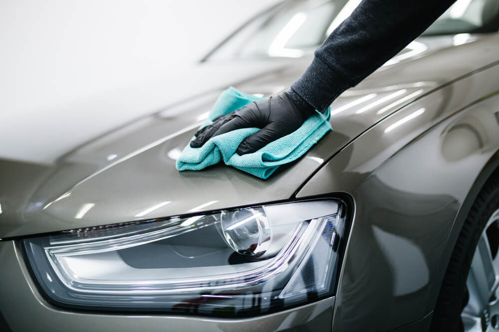A person cleaning a car

Description automatically generated with medium confidence