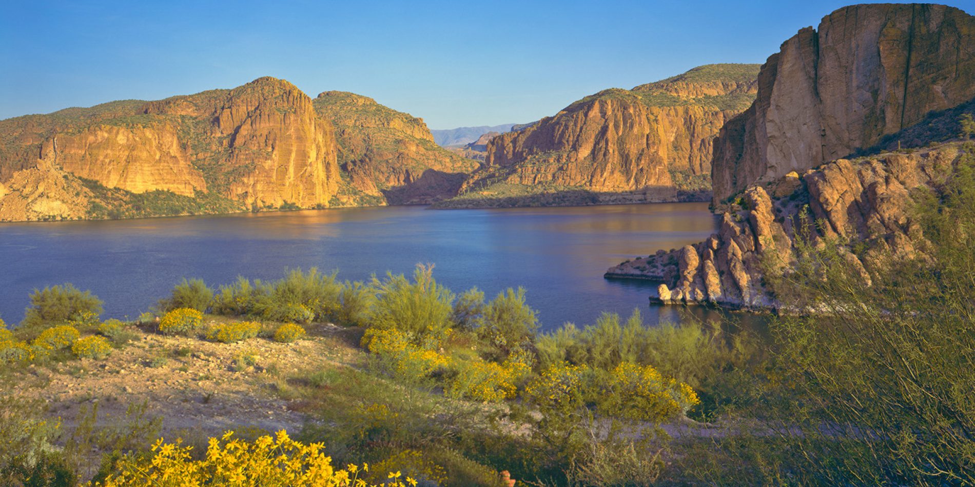 Canyon Lake Arizona on the Apache Trail is an excellent Carefree RV adventure near Queen Creek