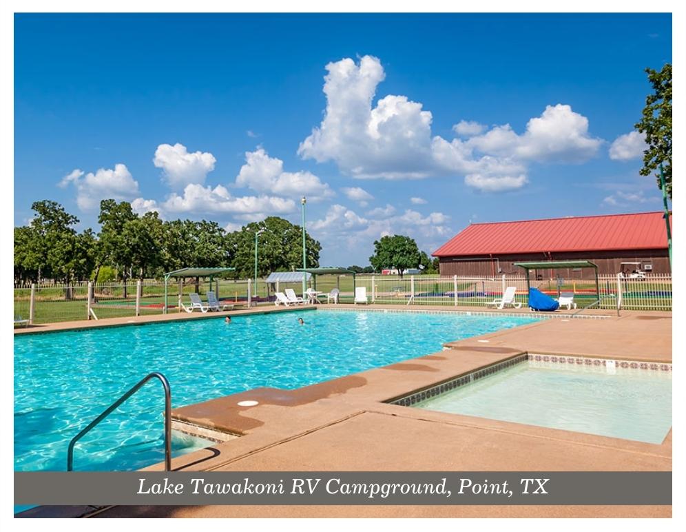 The swimming pool and spa at Lake Tawakoni RV Campground in Point Texas.